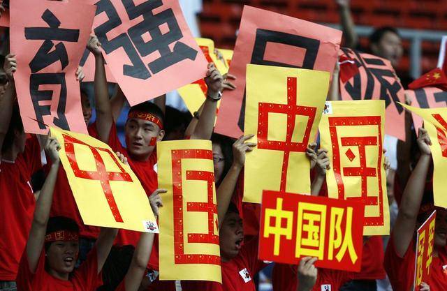 关于B体育平台:中国足球“智慧足球”成“鸡肋”，球迷：科技救不了中国足球的“扶不起的阿斗”！的信息