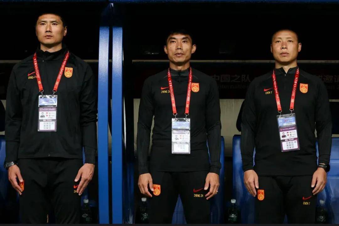 B体育平台:老将郑智“转型教练”，球迷：期待他能为中国足球带来新的思路！的简单介绍