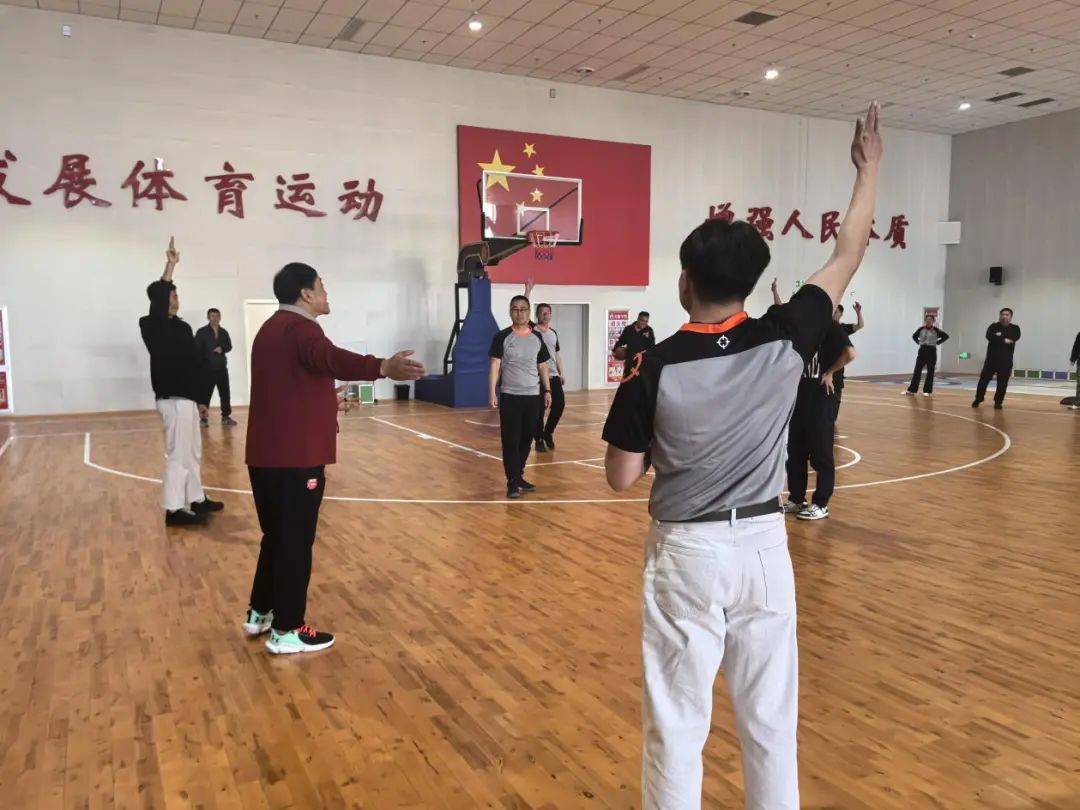 关于B体育官方网址:中国篮球裁判员培训班结业,提升执法水平的信息 关于B体育官方网址:中国篮球裁判员培训班结业,提升执法水平的信息